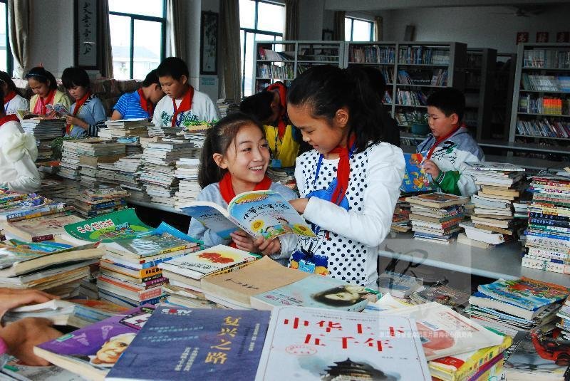 华西村人均收入_人均藏书量(2)