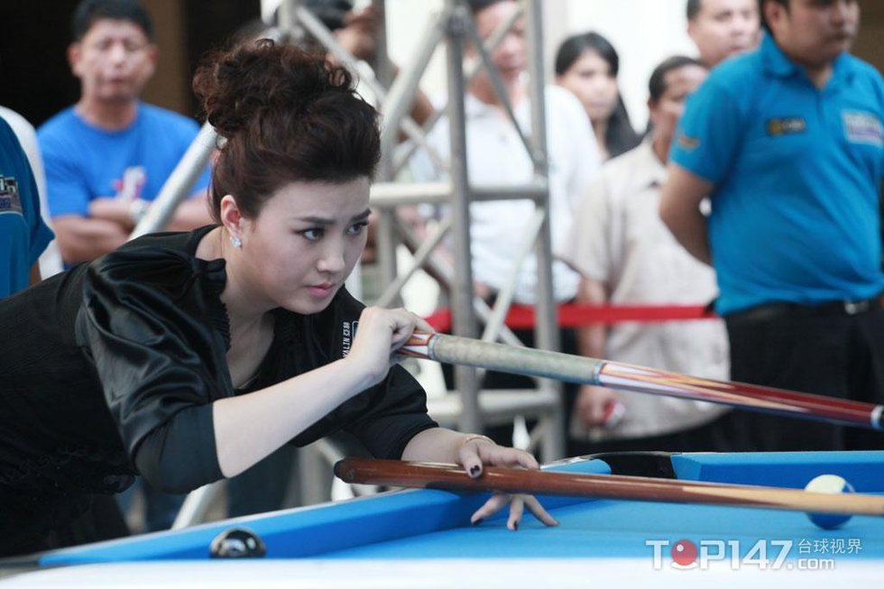 高清:亚林10球赛 车侑蓝粉嫩亮相艳压潘晓婷