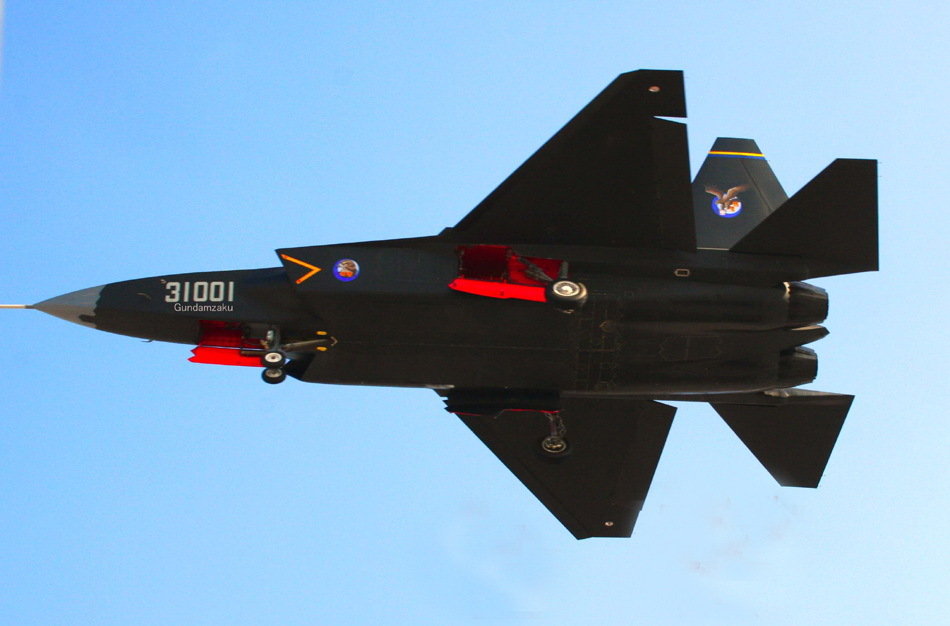 组图:歼31弹舱细节图曝光 与f-35结构类似