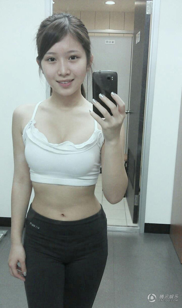 台90后艺人挺同性恋草案 边说边脱只剩<em>内衣</em>(图