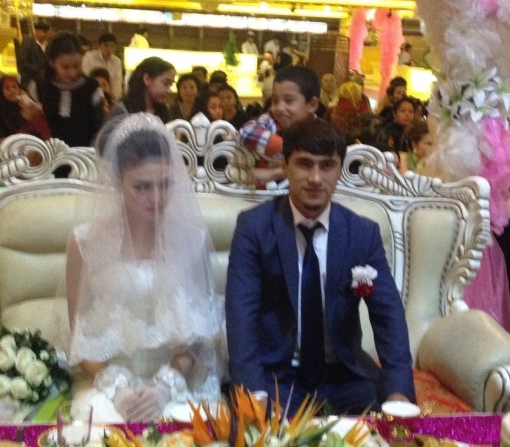 高清:巴力大婚新疆美女<em>如云</em> 现场与<em>娇妻</em>热舞-美