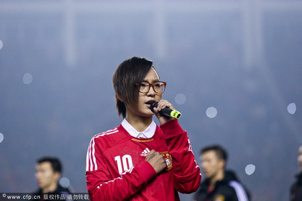 高清:亚洲杯预选赛中国vs沙特 周笔畅唱国歌-亚