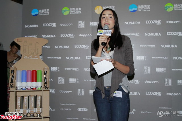 组图: 吴彦祖老婆 计划全家旅行