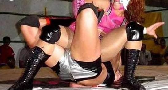 高清:探秘日本<em>女子摔跤</em>惨烈内幕 手段凶残---齐