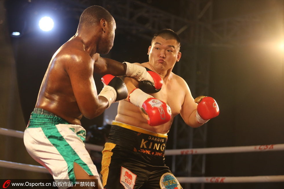 张君龙职业<em>拳击赛 美女</em>衣不蔽体火辣助阵(图)-