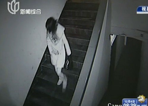 一名怀孕近8个月的孕妇从杨浦区的一家网吧出来之后