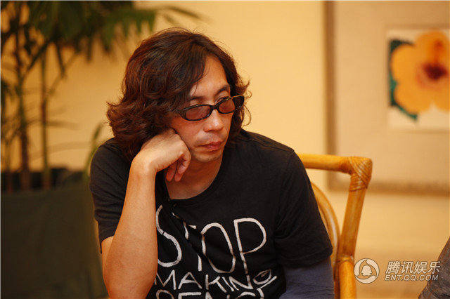 刘诗诗赴非洲拍新片 被问婚礼笑称来踩点