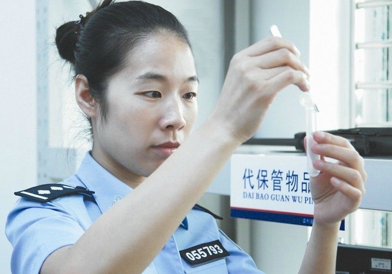 人口贩卖警花_警花与警犬