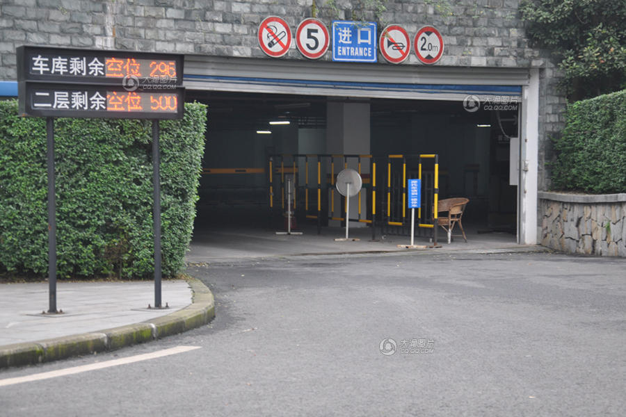 綦江区小区停车位收费标准,自购车位收80元\/月