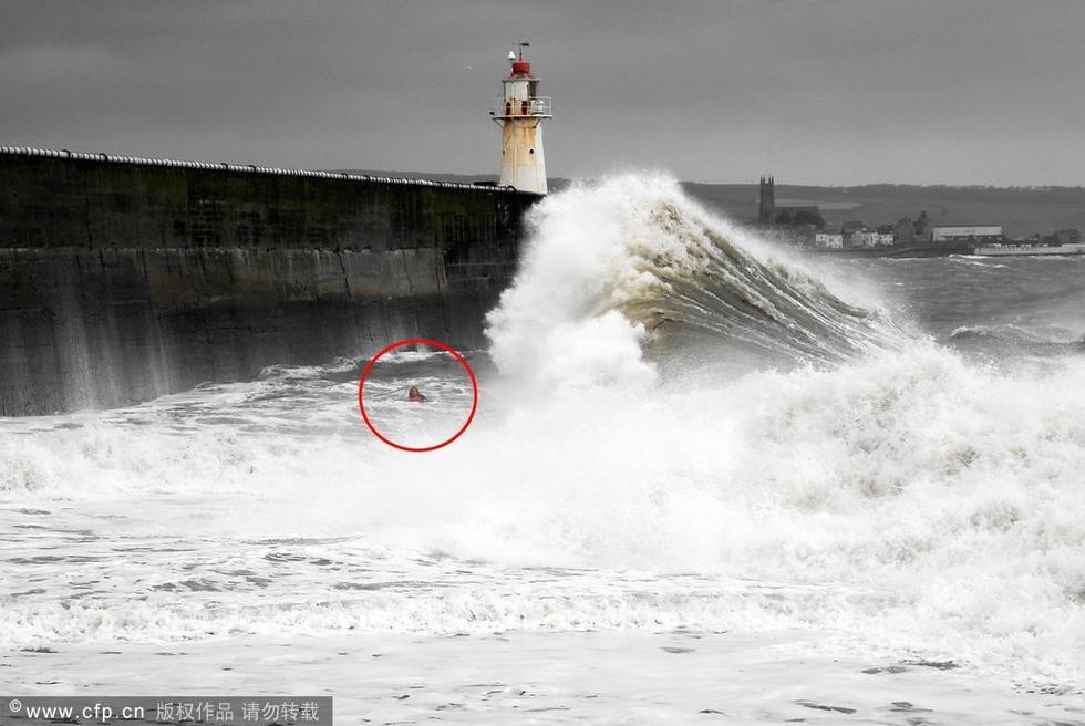 高清:英国冲浪摄影师为拍海洋漩涡不幸丧命