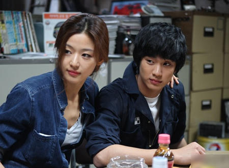 <em>水瓶男</em>金秀贤的刘海战 男神与屌丝间自由转换