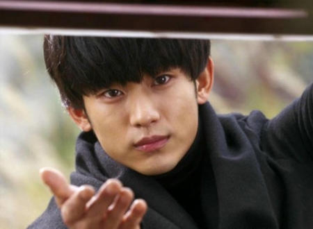 <em>水瓶男</em>金秀贤的刘海战 男神与屌丝间自由转换