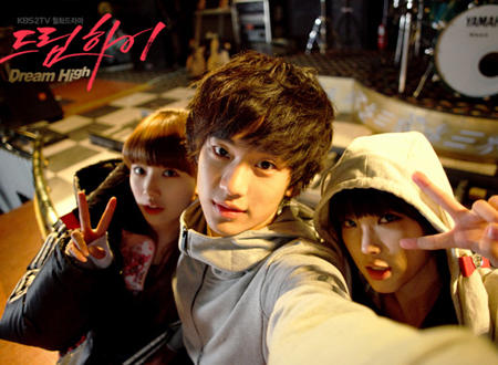 <em>水瓶男</em>金秀贤的刘海战 男神与屌丝间自由转换