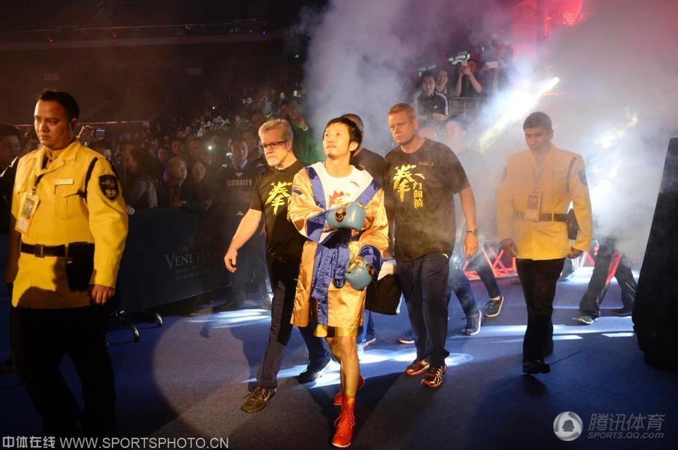 高清:2014年澳门黄金拳赛 邹市明KO泰国新星