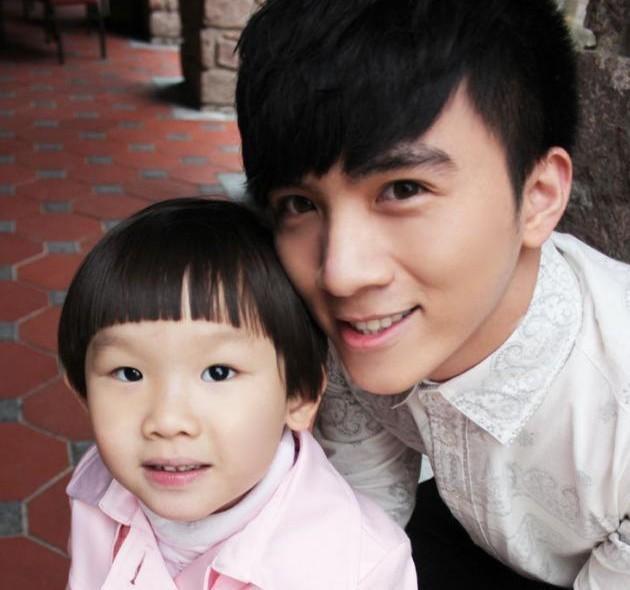 18岁<em>最萌年龄差兄妹</em>走红