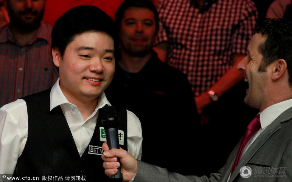 高清:丁俊晖3-9不敌奥沙利文 微笑面对失败