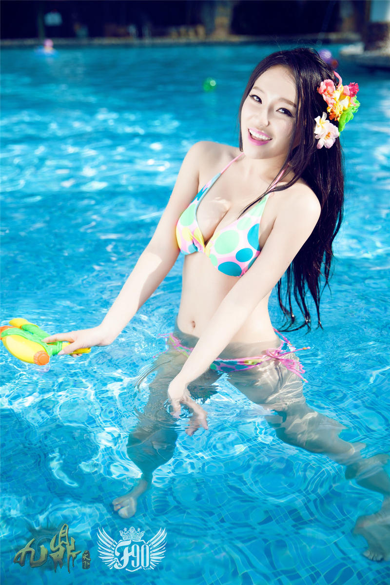 性感野猫<em>刘静怡</em>领衔 嫩模校花打造<em>F90</em>巨乳天团