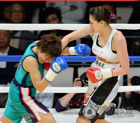 日本美女拳手撕衣仅着<em>文胸</em> 曾当众取胸部硅胶