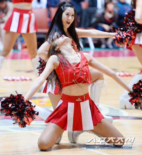 韩篮球宝贝混血惊艳 兰女神服务看台(图)-男子