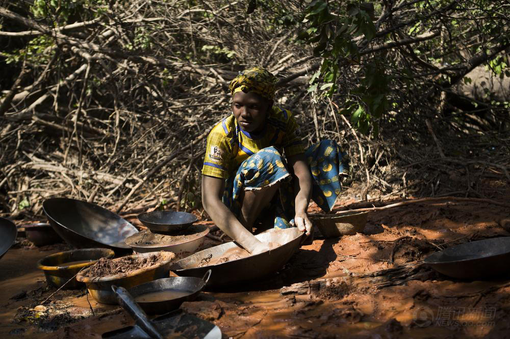 组图:镜头记录非洲马里淘金者的艰辛生活-大多