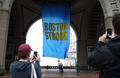 高清：美国波士顿民众纪念马拉松爆炸案1周年