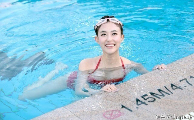 高清:宝贝兽兽自曝已为人妻 性感站台车展