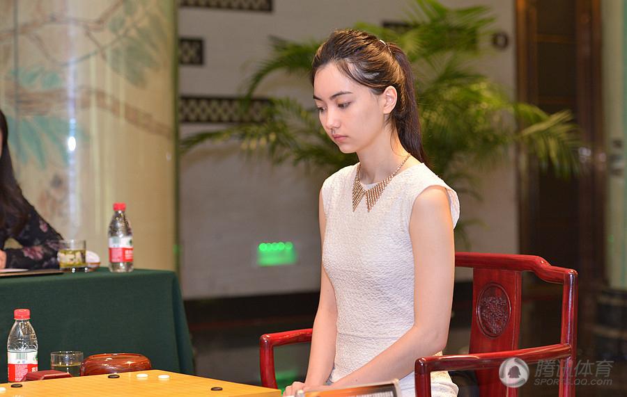 高清:世界围棋女团赛黑嘉嘉出战 气质胜仙子_体育_腾讯网