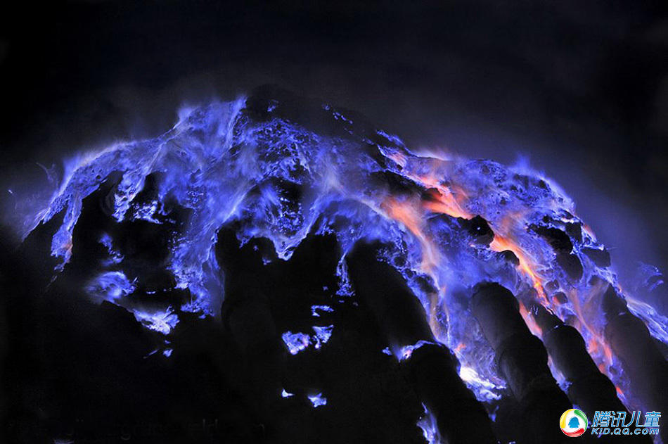 印尼火山喷发 蓝色火焰壮美似星云 - luodangyun2010 - luodangyun2010的博客 印尼火山喷发 蓝色火焰壮美似星云 - luodangyun2010 - luodangyun2010的博客
