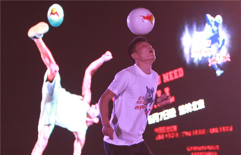 比拼花式足球武磊甘拜下风_体育_腾讯网