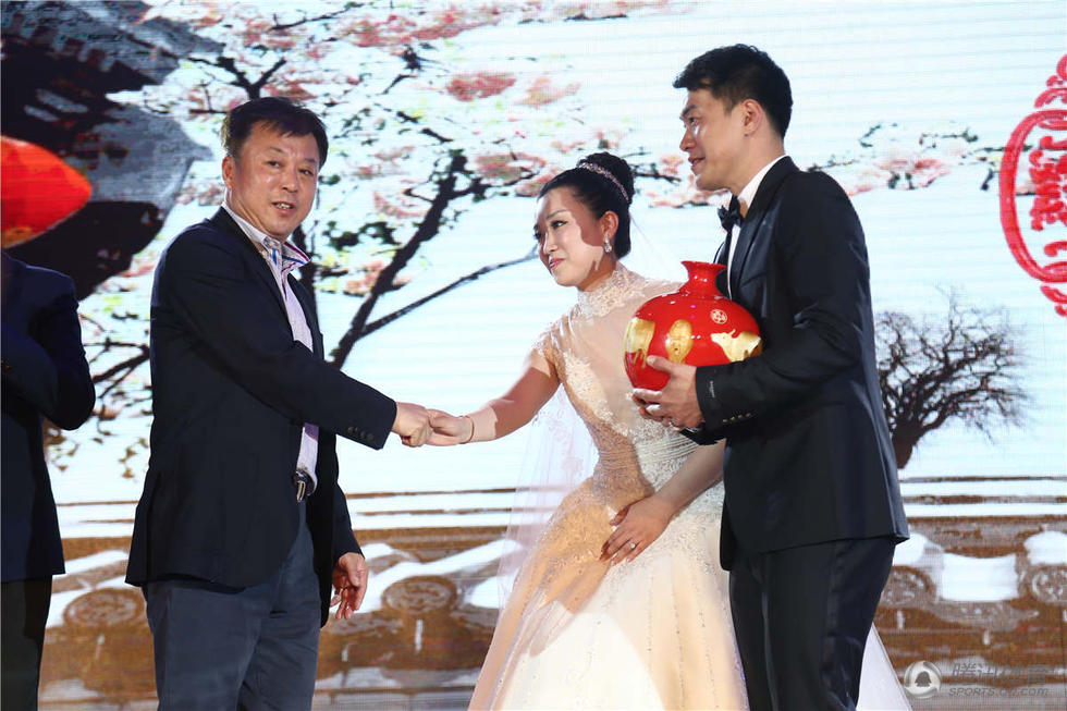 高清:花滑名将张昊迎娶美娇妻 冬奥冠军聚会