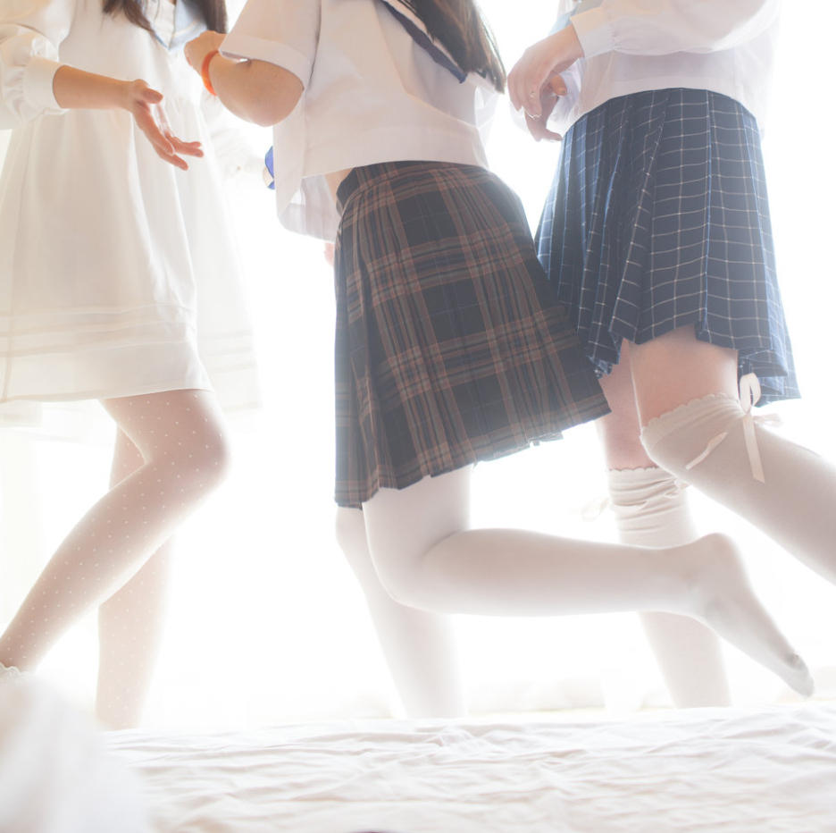 推软妹:夏日海边的白丝美腿