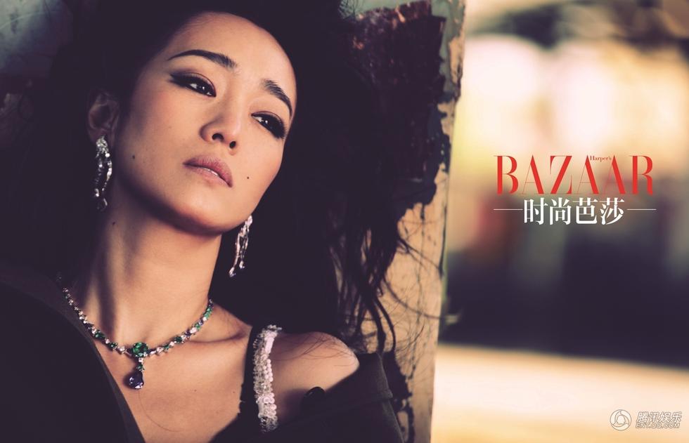 巩俐"归来"登杂志 美艳写真演绎穿越性感
