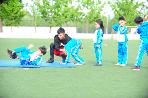 《中国足球梦》萌娃变铁娃 特训三月与日韩对