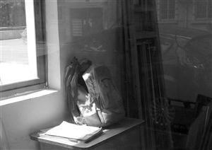 11岁女孩抄作业被生父殴打 抢救无效死亡