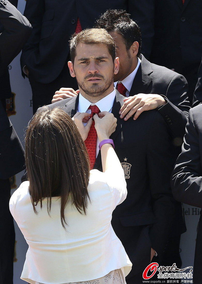 高清:西班牙国家队出征仪式 首相获赠战袍-国家