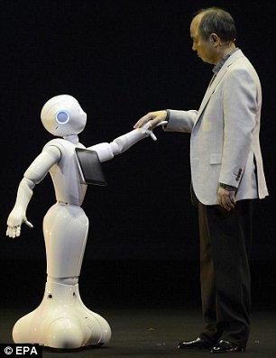 日本推出首个感知人类情感机器人 能卖萌会唱