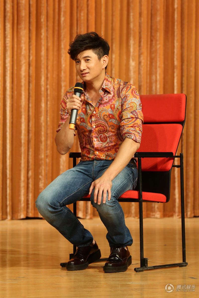 《犀利仁师》校园行 吴奇隆遇女粉丝深情表白