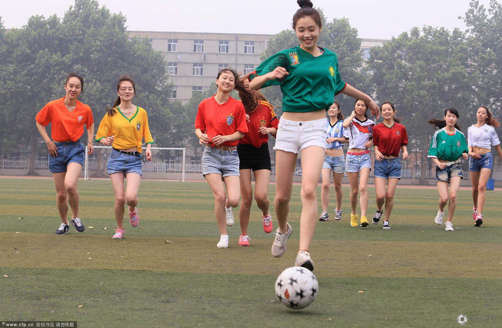 高清:大四美女大学生 群体写真致敬世界杯-大学生,世界杯,体育讯-安徽广播网-新闻中心