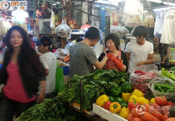 谢霆锋象山吃海鲜_王菲谢霆锋_谢霆锋全身图片(2)