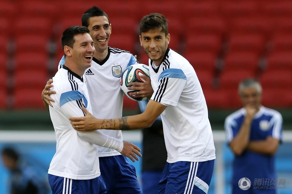 高清:阿根廷保持不败战绩 梅西训练笑开颜-阿根