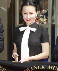 刘嘉玲出席活动疑似真空凸点