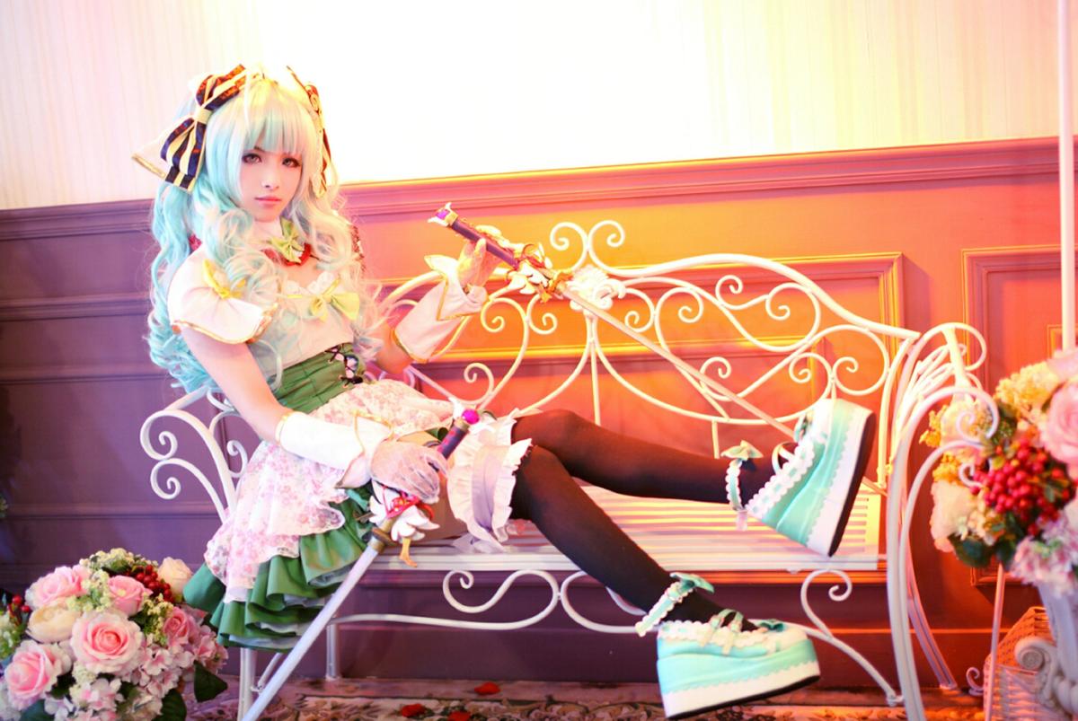 短裙萌妹子cos双剑萝莉 精致如洋娃娃