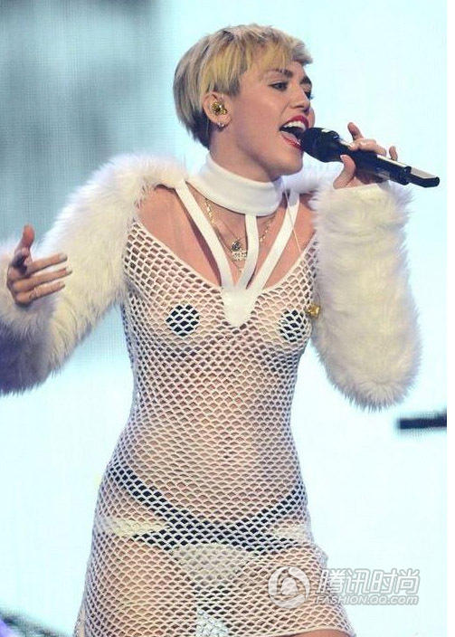 <em>无胸罩</em>日 女星真空上阵不惧凸点 - 阜城 - 长城论