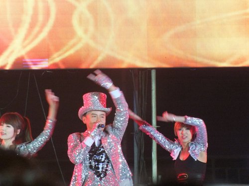 星照丹东 万达广场群星演唱会震撼开唱_频道