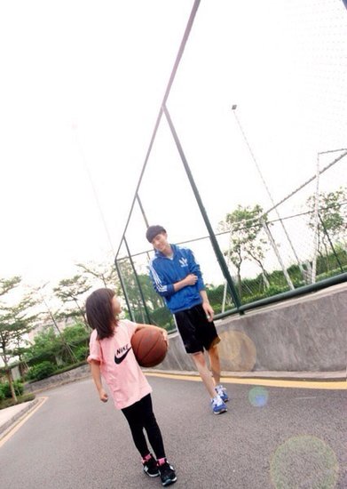 最萌年龄差中国好<em>哥哥</em> <em>帮妹妹</em>来选房_st_腾讯