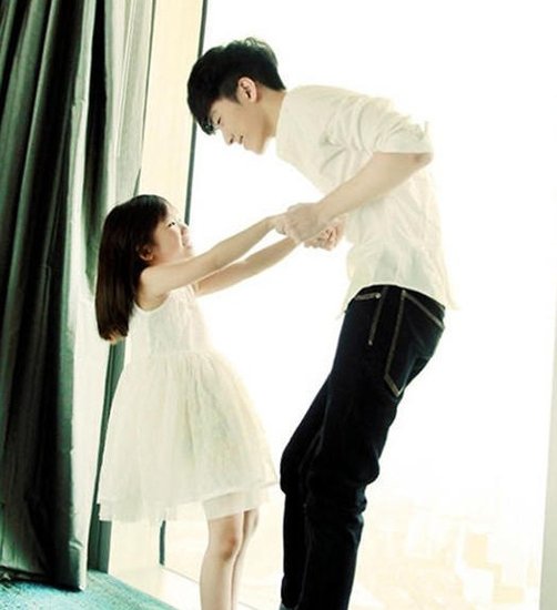 最萌年龄差兄妹走红+抓紧要一个吧