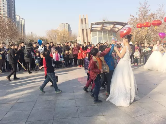 婚纱快闪_动漫婚纱情侣头像(2)