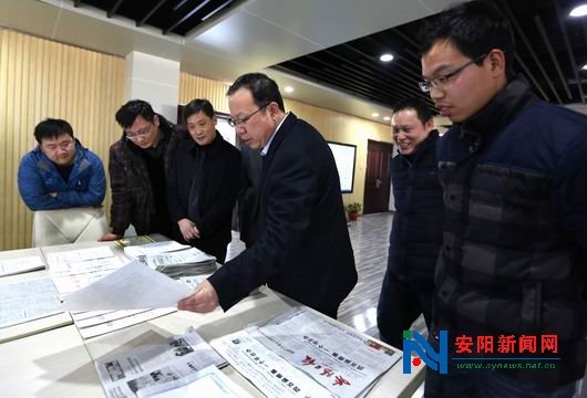 安阳:网友粉丝走进市民之家 接听处理市长热线