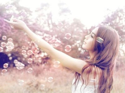 孩子气胜干练女星座