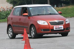 夏日热“练” 网友试车团体验斯科达晶锐